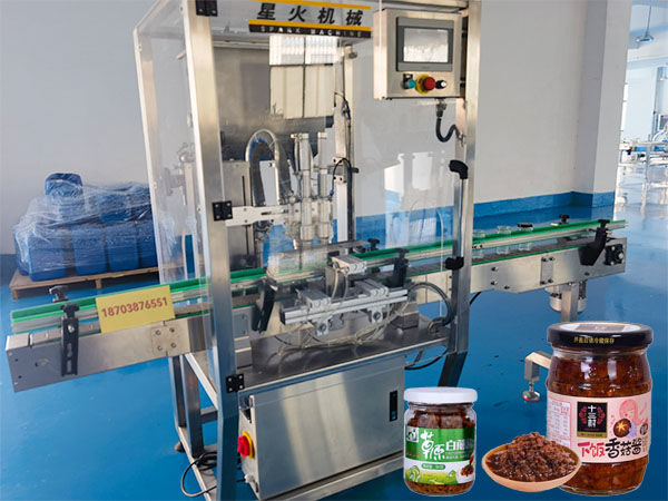 自動(dòng)化香菇醬灌裝機(jī)設(shè)備車間實(shí)拍